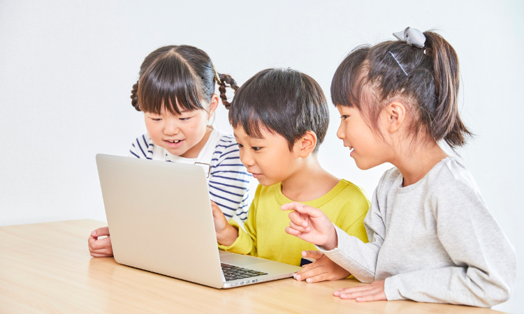 English Communication Lessons for Kids Noida